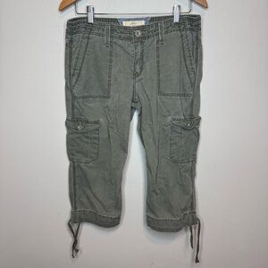 Levi’s Y2K Vintage Cargo Capri Shorts Army Green